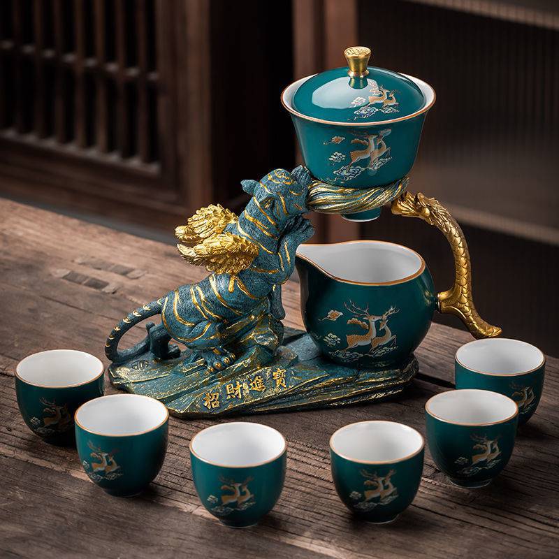 https://www.tearora.de/cdn/shop/products/RORA_Lazy_Kungfu_Tea_Set_Magnetic_Water_Diversion_Rotating_Cover_Bowl_Semi_Automatic_Crystal_Glass_Teapot_Suit_7_800x.jpg?v=1680061967